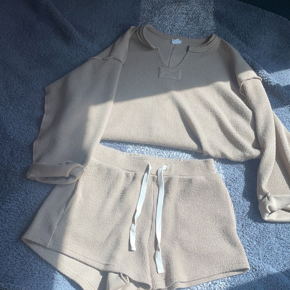 Lounge Set - image 3